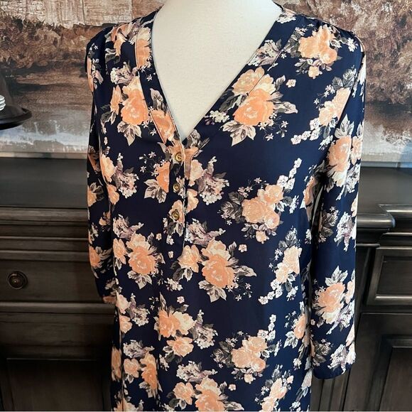 Rue21 Top Navy & Peach Floral size medium - Picture 3 of 7